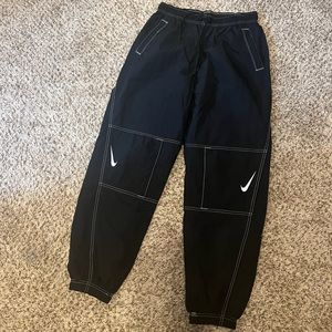 WOMEN'S NIKE SPORTSWEAR SWOOSH WOVEN HIGH-RISE CARGO PANTS